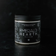 Laden Sie das Bild in den Galerie-Viewer, Emerald Hearth 12oz Candle (NEW)